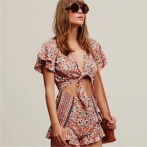 Free People Surf Date Floral Printed Romper Sz S Tie Front Open Midriff size 6